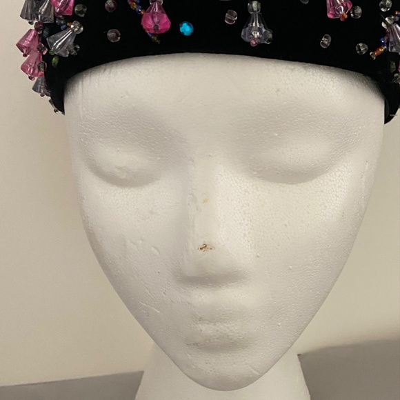 Fabulous 40s Pill Box Hat by Mr. Milton - Picture 3 of 4